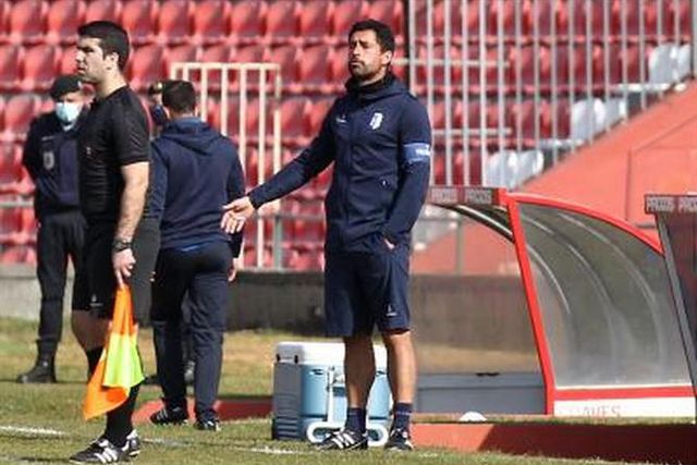 Quatro juniores assinam contrato profissional