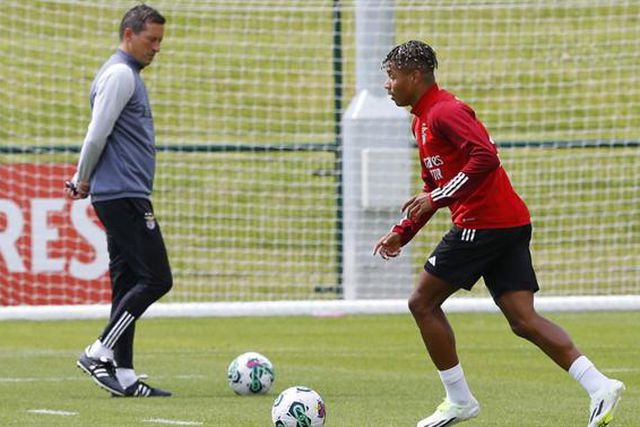 Arranque perfeito de Neres