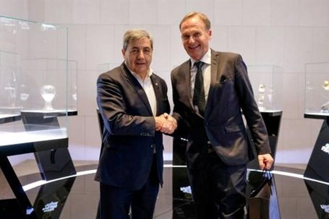 Líder da Liga alemã recebido por Fernando Gomes na Cidade do Futebol