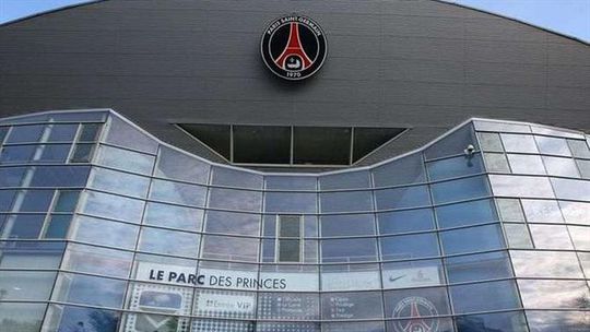 PSG admite compra e mudança para o Stade de France