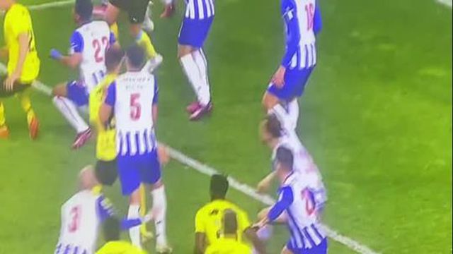 Uma mão na cara de Boateng que deu falta... a favor do FC Porto (vídeo)