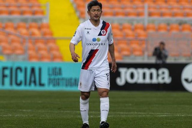 Oficial: Miura, 56 anos, fica mais uma época!