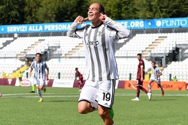 Jovem médio, que já foi apontado ao Benfica, está desiludido e pensa deixar a Juventus no verão