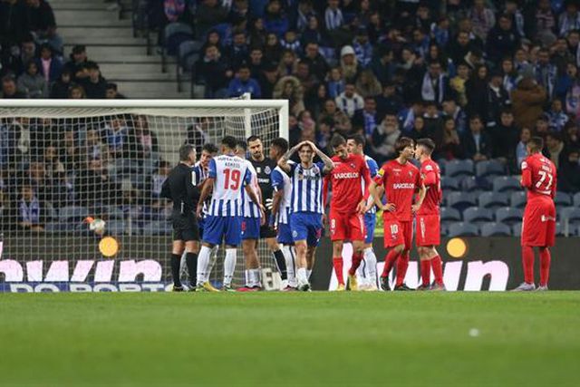 Penálti contra o FC Porto, após alerta do VAR, e Gil Vicente dá a volta (vídeo)