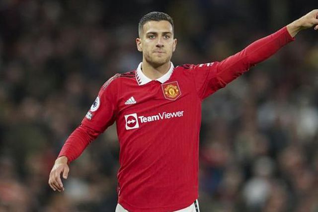 Manchester United em negociações para renovar com Dalot