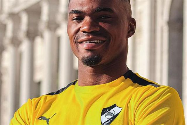 Oficial: ‘venda recorde’ de Etim para o Mafra