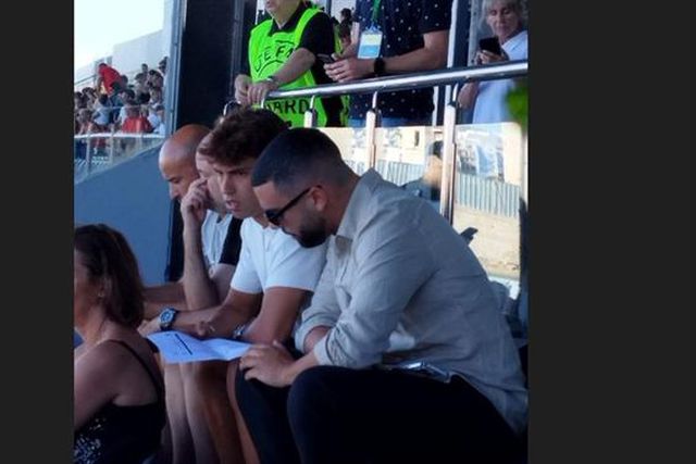 João Félix com os pais a apoiar o irmão nas bancadas (fotogaleria)