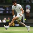 Wimbledon: Alcaraz e Djokovic avançam; Tsitsipas cai