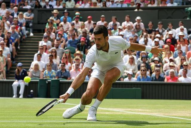 Djokovic resolve na 2.ª parte e segue para 'quartos' em Wimbledon