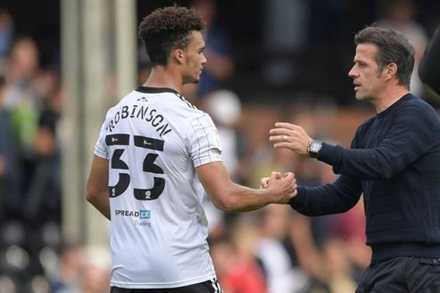 Oficial: lateral-esquerdo mais cinco anos para Marco Silva