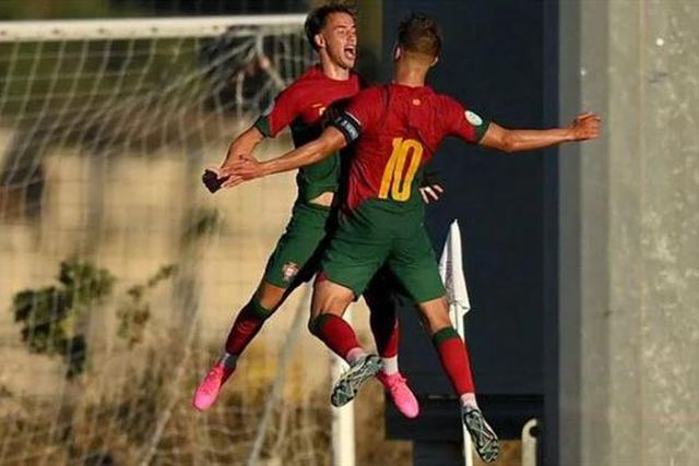 João Félix: «O meu 'mano' Hugo é inteligente e vai no caminho certo»