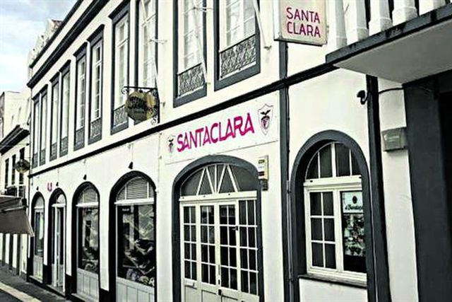 Buscas no Santa Clara: o que está em causa