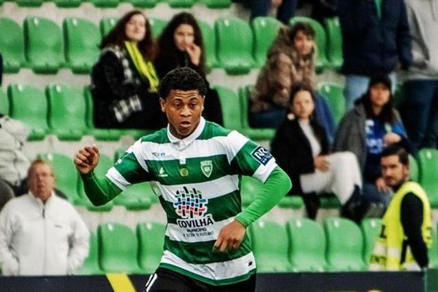 Avançado foi apanhado a beber e foi devolvido ao Grêmio