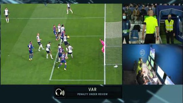 Ex-FC Porto falhou penálti, mas acabou a festejar