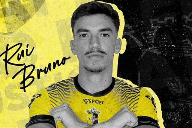Oficial: Rui Bruno chega para o eixo da retaguarda