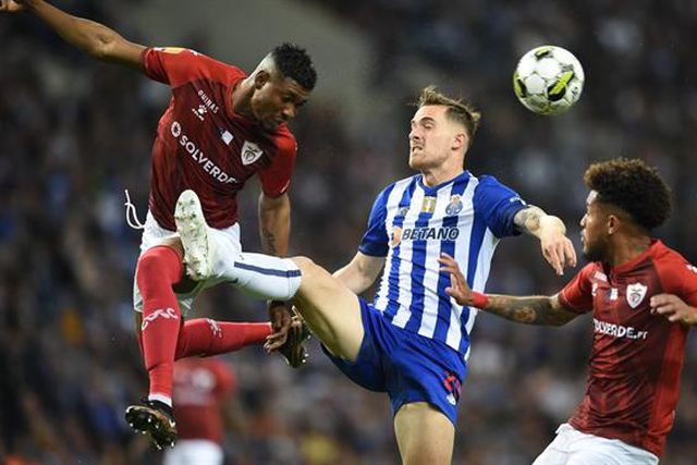 Valência insiste em Toni Martínez (mas está pendente de Taremi)