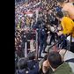 Cena lamentável: polícia espanhol agride adepto do Fenerbahçe (vídeo)