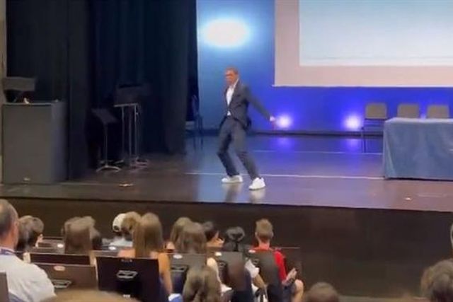 Filho de Marcelo recebeu diploma e comemorou... à Ronaldo! (vídeo)