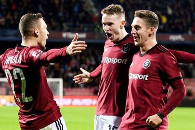 Depois de assumir homossexualidade, Jankto foi aplaudido pelos adeptos do Sparta Praga (vídeo)