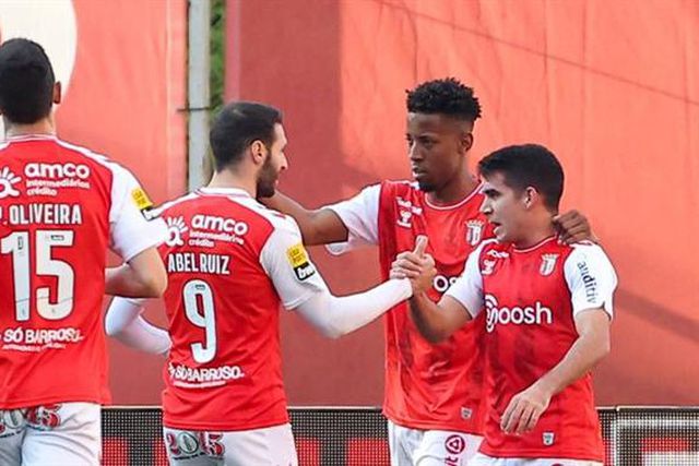 Abel Ruiz e Banza compensam saída de Vitinha 