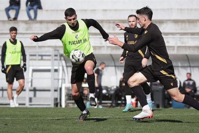 Treino com onze da equipa B
