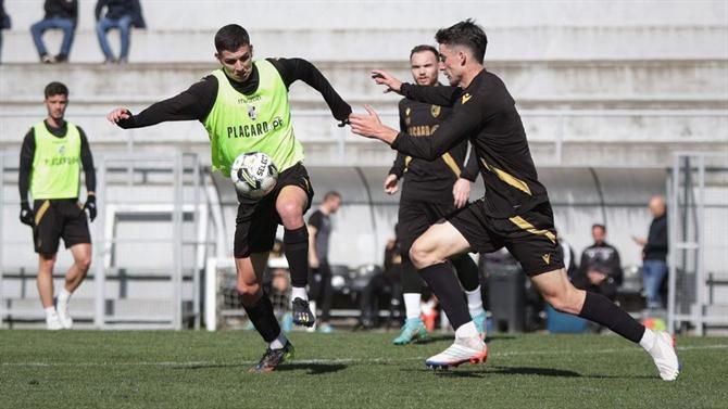 Treino com onze da equipa B