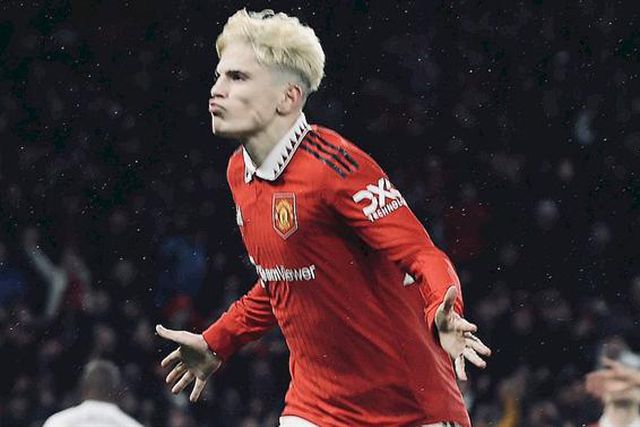 Manchester United bate West Ham com reviravolta (veja os golos)