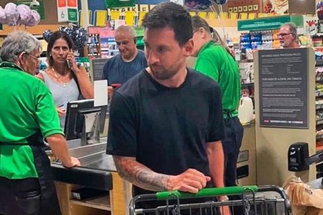O que Messi procurava: tranquilamente, com a família, nas compras de casa (vídeo)