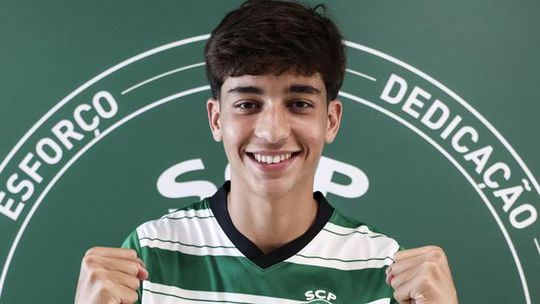 Central Santiago Fernandes assina contrato de formação