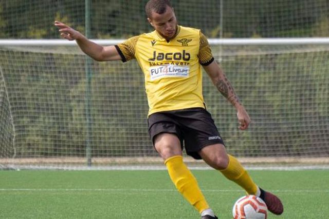 Lateral-esquerdo do Moura nos blocos de notas de Benfica e FC Porto