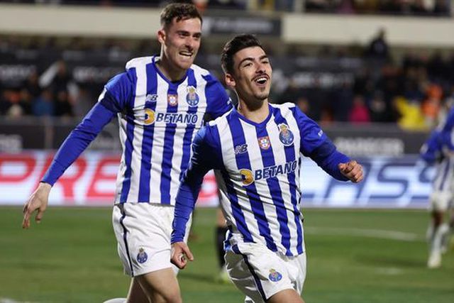 «O que podemos fazer é ganhar todos os jogos e esperar que o adversário facilite»