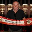 António Simões doou faixa de campeão ao museu do Benfica