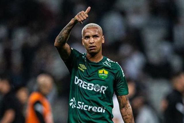 Clube de Ivo Vieira multa ex-Benfica por festejar título… do Palmeiras