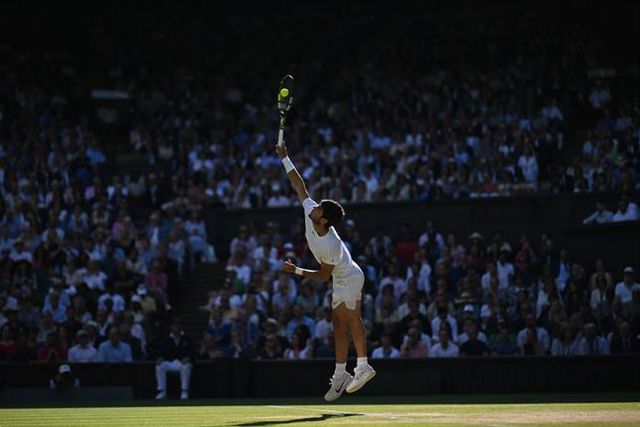 Imperturbável Alcaraz avança em Wimbledon
