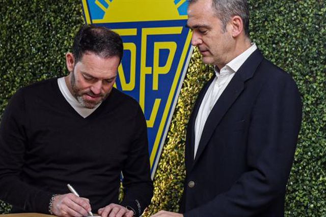 Confirmado o novo treinador