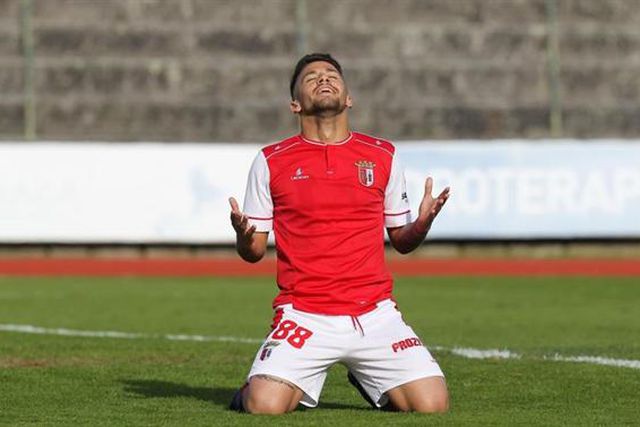 Notícia A BOLA: Rúben Alves na lista de reforços dos fogaceiros