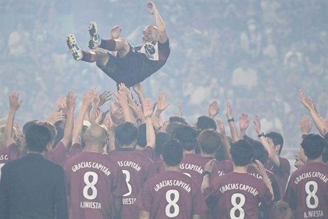 Iniesta despediu-se como um samurai (fotogaleria e vídeo)