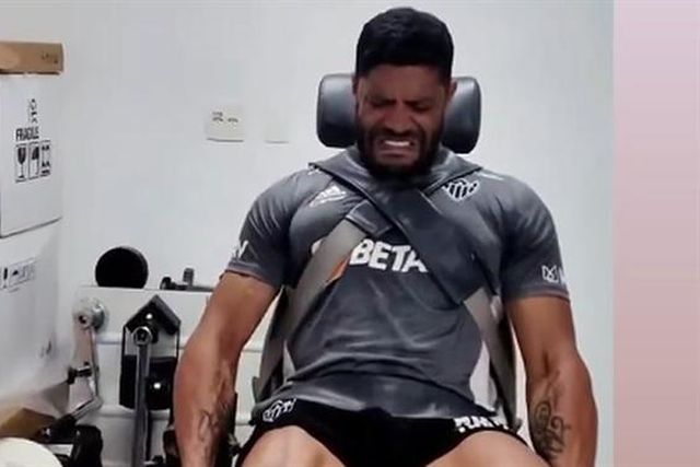 Hulk mostra a sua força nos exames médicos (vídeo)