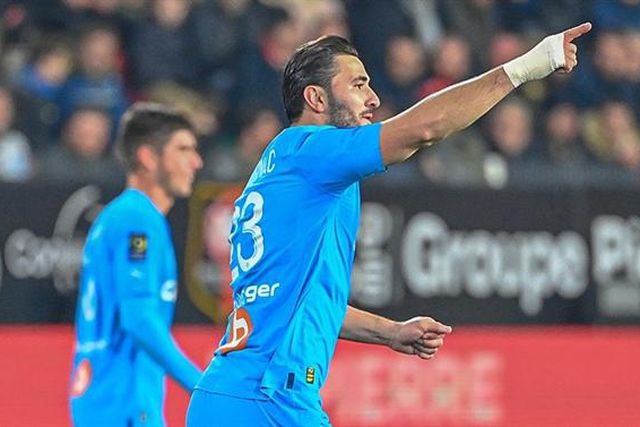 Com dois portugueses, Marselha soma importante vitória