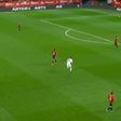 Mais sorte que técnica: Uzuni marcou assim a Espanha (vídeo)