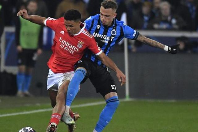 Avançado do Brugge de cabeça perdida após novo desaire: «É isto todas as semanas, f…» (vídeo)