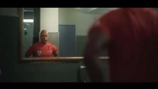 Árbitro polaco Szymon Marciniak fez aquecimento peculiar no balneário antes da final da Liga dos Campeões...