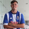 Tiago Sousa assina primeiro contrato profissional