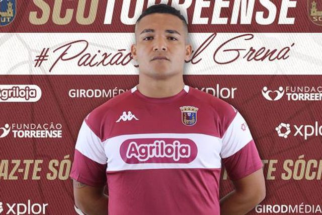 Oficial: Avançado brasileiro regressa a Portugal