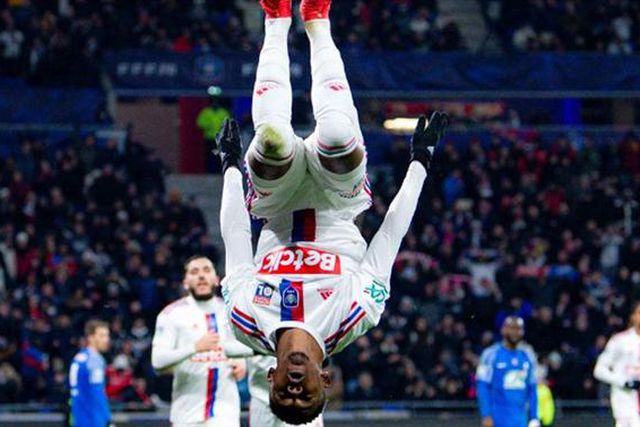 Lyon garante presença nas meias-finais