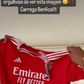 Assumiu ser adepto do Benfica e recebeu camisola das águias (vídeo)