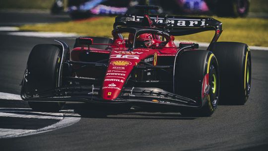 Leclerc mais rápido no treino livre 3 em Silverstone