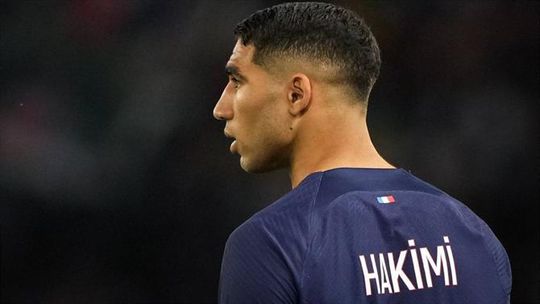 «Falta de respeito»: agente de Hakimi acusa mãe de Mbappé