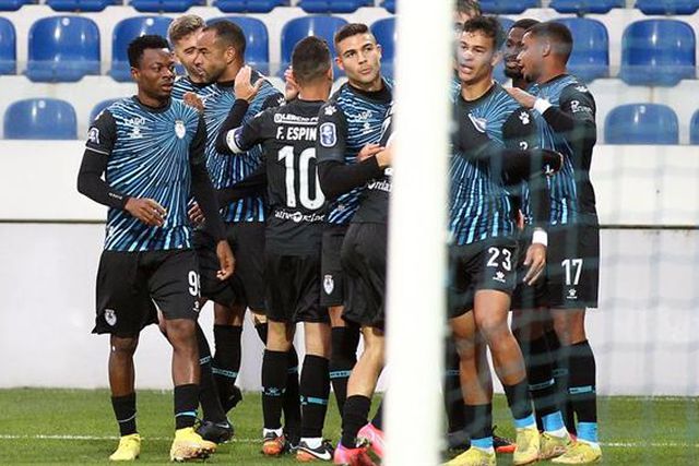 Nem era para jogar, mas marcou um, deu outro... e ganharam