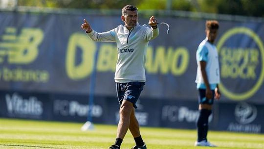 Sérgio Conceição com sete 'reforços' no treino